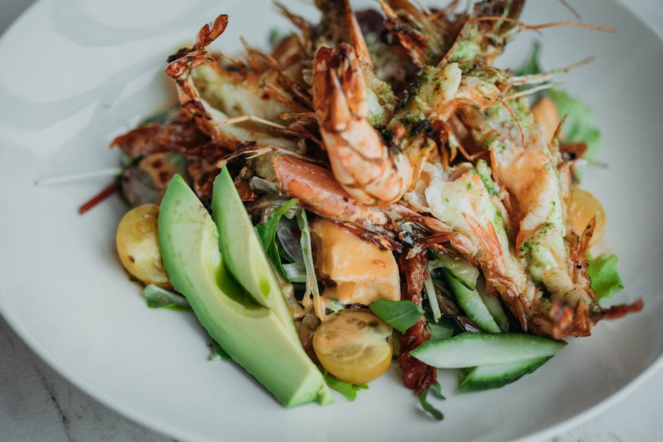 Foto de Crema de tomate y aguacate con gambas crujientes
