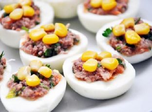 Huevos rellenos — receta canaria